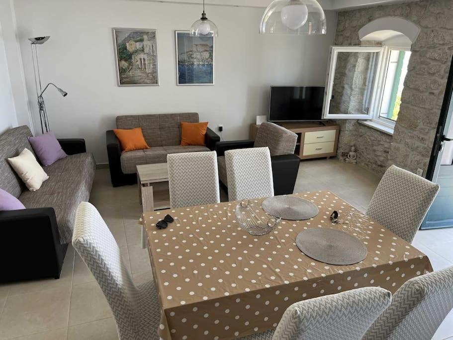 Holiday Home Aria ポドゥゴラ エクステリア 写真
